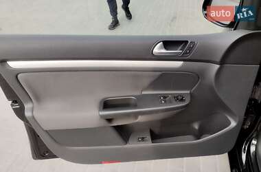 Хэтчбек Volkswagen Golf 2008 в 