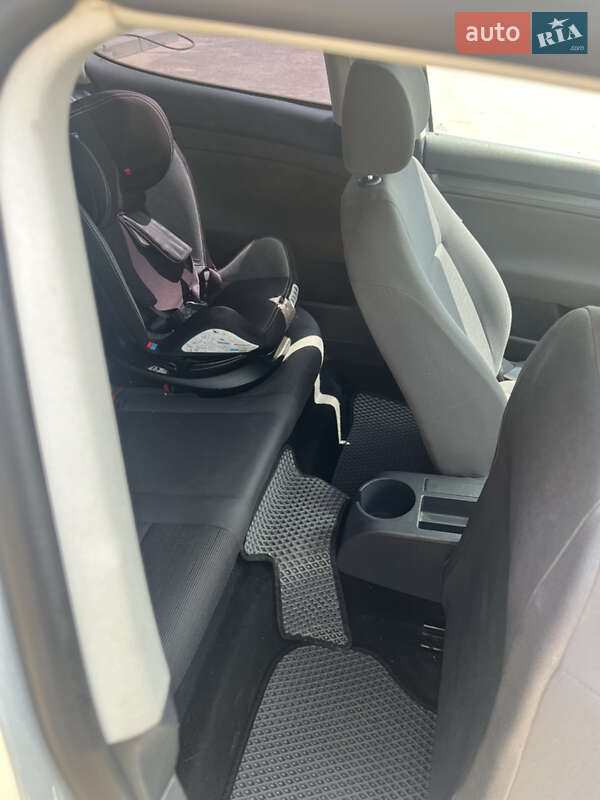 Хэтчбек Volkswagen Golf 2006 в Самборе