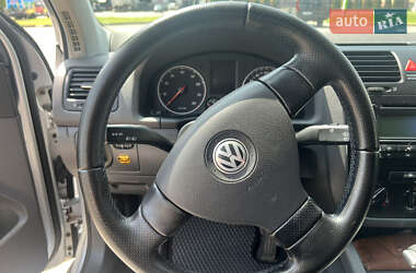 Хэтчбек Volkswagen Golf 2006 в 