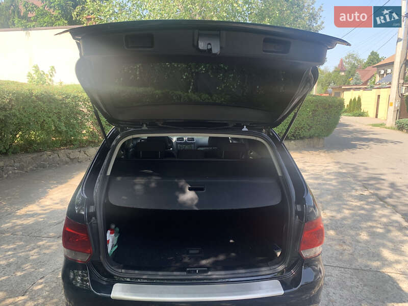 Універсал Volkswagen Golf 2010 в Дніпрі