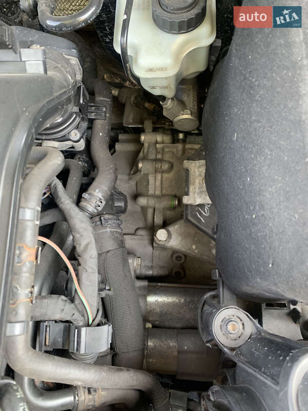 Універсал Volkswagen Golf 2010 в Дніпрі