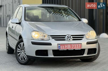 Хэтчбек Volkswagen Golf 2004 в 