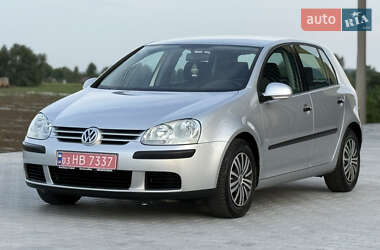 Хэтчбек Volkswagen Golf 2004 в 