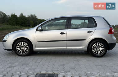 Хэтчбек Volkswagen Golf 2004 в 