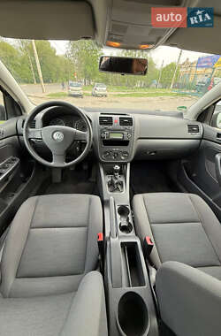 Хетчбек Volkswagen Golf 2008 в 