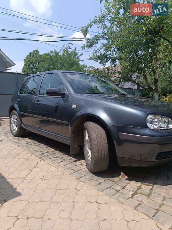 Хэтчбек Volkswagen Golf 2002 в Ильнице