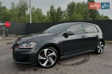 Хэтчбек Volkswagen Golf 2016 в 