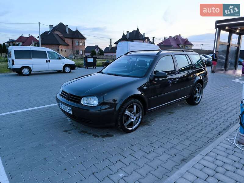Універсал Volkswagen Golf 2002 в Чернівцях