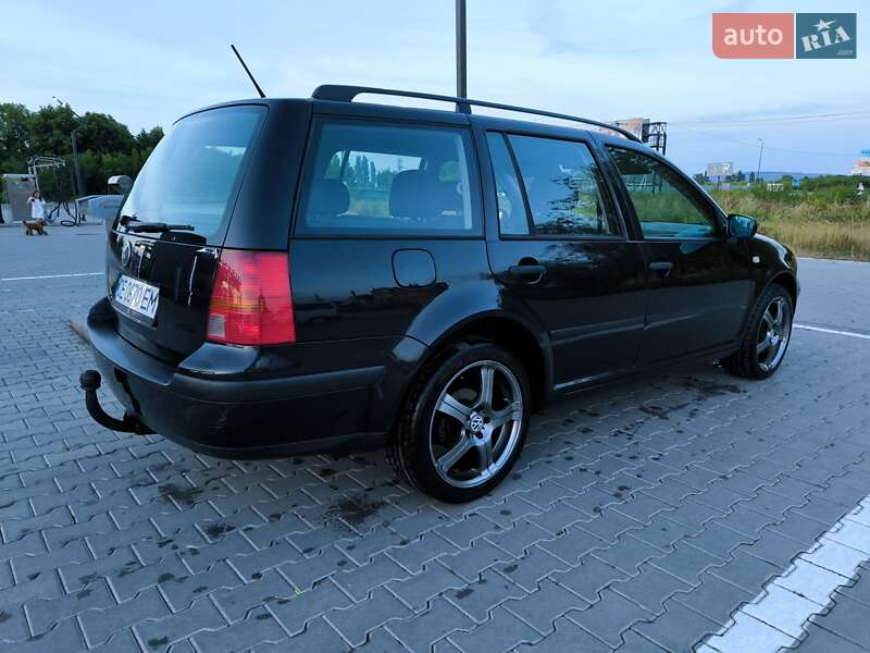 Універсал Volkswagen Golf 2002 в Чернівцях