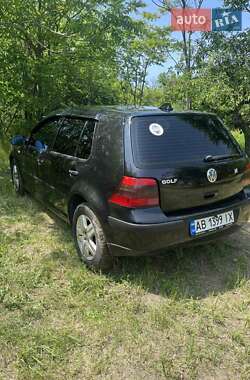 Хэтчбек Volkswagen Golf 2002 в 