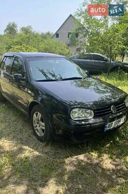 Хэтчбек Volkswagen Golf 2002 в 
