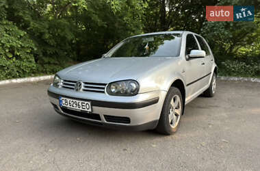 Хэтчбек Volkswagen Golf 2003 в 