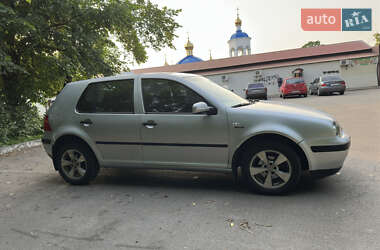 Хэтчбек Volkswagen Golf 2003 в 