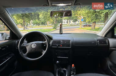 Хэтчбек Volkswagen Golf 2003 в 