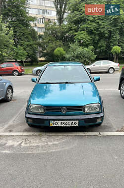 Хетчбек Volkswagen Golf 1992 в 