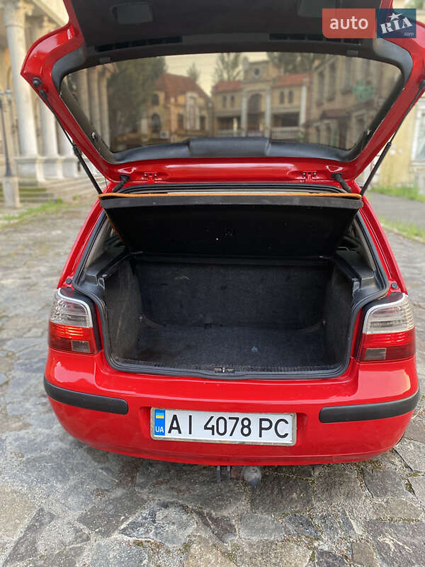 Хетчбек Volkswagen Golf 2001 в Бузовій