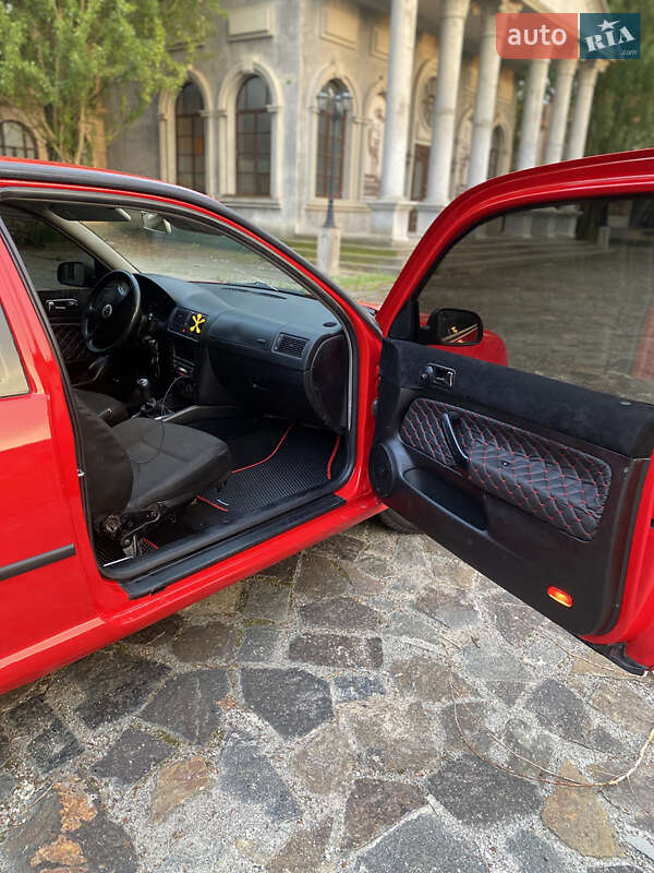 Хетчбек Volkswagen Golf 2001 в Бузовій