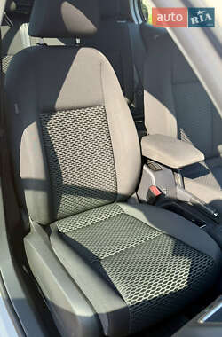 Хэтчбек Volkswagen Golf 2011 в 