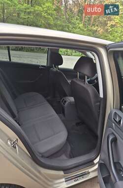Хэтчбек Volkswagen Golf 2004 в 