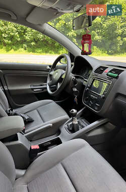 Хетчбек Volkswagen Golf 2004 в 