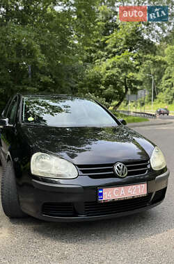 Хетчбек Volkswagen Golf 2004 в 