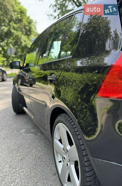 Хетчбек Volkswagen Golf 2004 в 