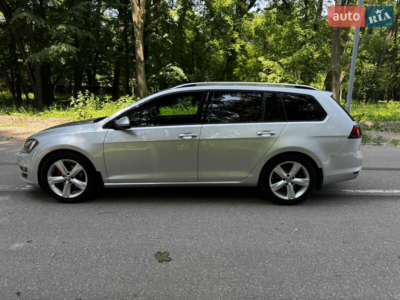 Универсал Volkswagen Golf 2014 в Черновцах