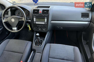 Хэтчбек Volkswagen Golf 2007 в 