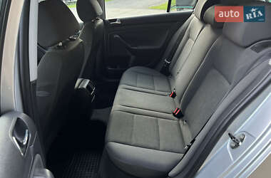 Хэтчбек Volkswagen Golf 2004 в 