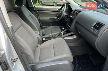 Хэтчбек Volkswagen Golf 2004 в 