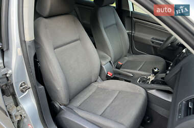 Хэтчбек Volkswagen Golf 2004 в 