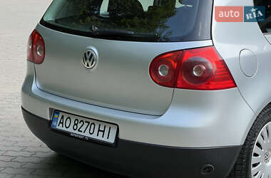 Хэтчбек Volkswagen Golf 2004 в 