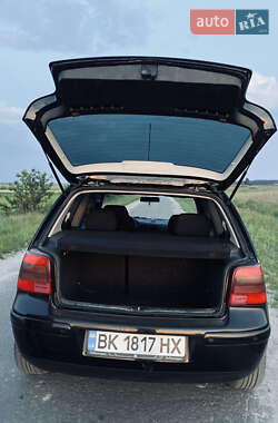 Хэтчбек Volkswagen Golf 2000 в Березному