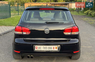 Хетчбек Volkswagen Golf 2012 в 