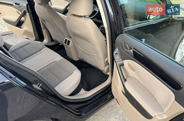 Хетчбек Volkswagen Golf 2012 в 