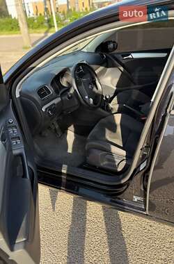 Хетчбек Volkswagen Golf 2010 в 
