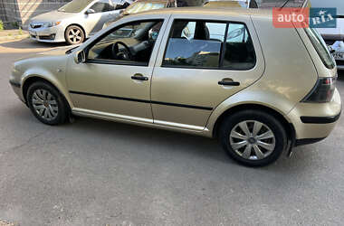 Хетчбек Volkswagen Golf 2001 в Києві