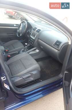 Хэтчбек Volkswagen Golf 2007 в 
