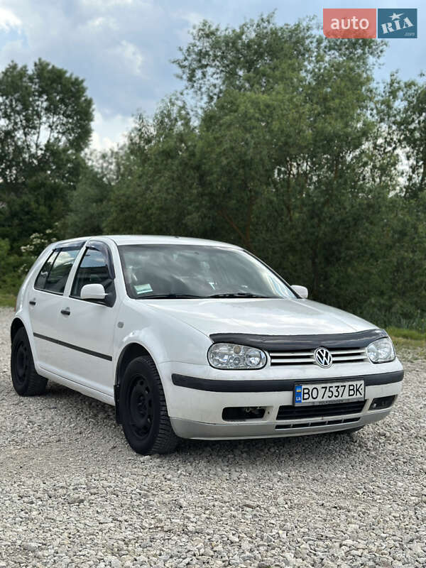 Хэтчбек Volkswagen Golf 1998 в 
