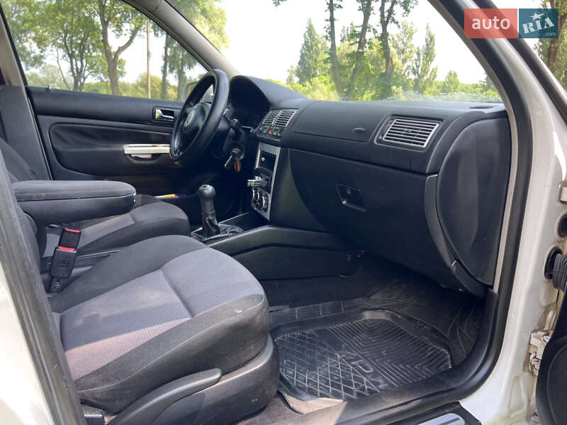 Хэтчбек Volkswagen Golf 2000 в Хмельницком