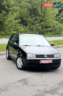Хэтчбек Volkswagen Golf 2002 в 