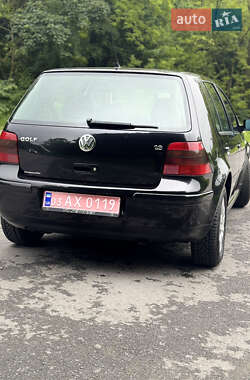 Хэтчбек Volkswagen Golf 2002 в 
