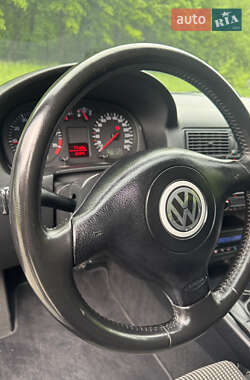 Хэтчбек Volkswagen Golf 2002 в 