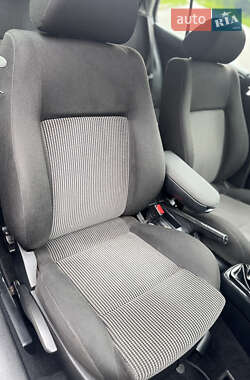 Хэтчбек Volkswagen Golf 2002 в 