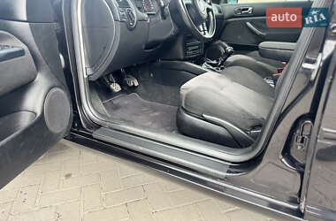 Хэтчбек Volkswagen Golf 2002 в 