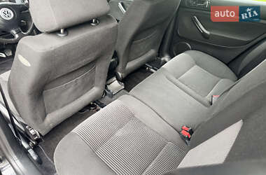 Хэтчбек Volkswagen Golf 2002 в 