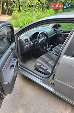 Хетчбек Volkswagen Golf 2008 в 