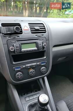 Хетчбек Volkswagen Golf 2008 в 