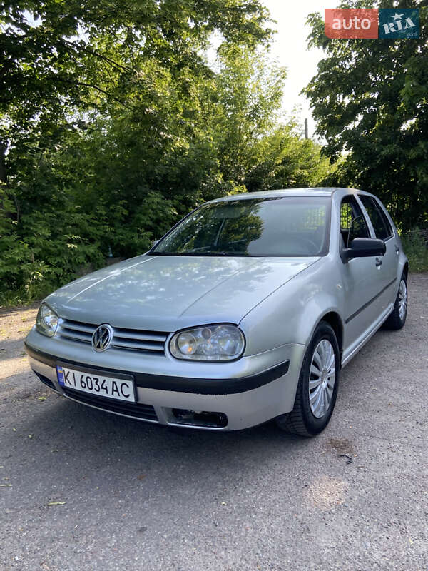 Хетчбек Volkswagen Golf 2003 в Києві