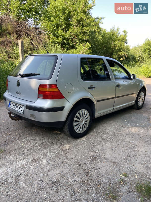 Хетчбек Volkswagen Golf 2003 в Києві